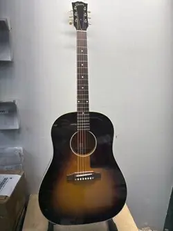 GIBSON 1950'S J-45 REISSUE VINTAGE SUNBURST GUITAR (E10037986)