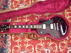 GIBSON LES PAUL STUDIO 2022 WINE RED WITH GIBSON HSC S. DUNCAN P-90 IN NECK.
