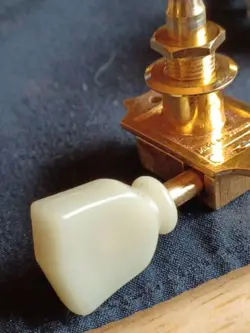 1990S GIBSON DELUXE GUITAR TUNER GOLD