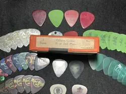 GUITAR STRINGS LOT