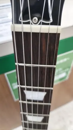 GIBSON LES PAUL TRIBUTE ELECTRIC GUITAR