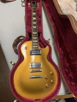 GIBSON CLASSIC GOLD LES PAUL GUITAR WITH HARD CASE #PC9OJG