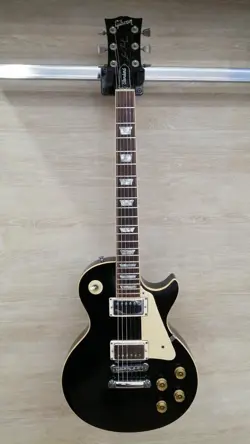 1979 VINTAGE SOLID