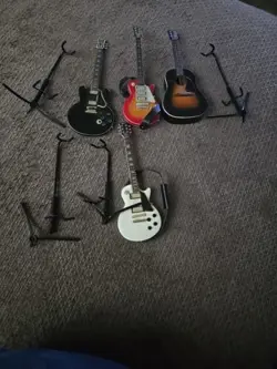 VINTAGE GIBSON MINI 7 INCH GUITARS (FOUR) WITH 4 STANDS
