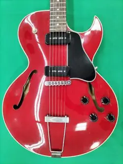 GIBSON ES135 ELECTRIC GUITAR