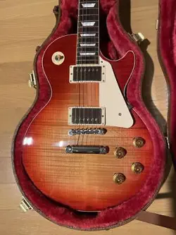 GIBSON LES PAUL STANDARD 50S CHERRY SUNBURST W/ HARD CASE - NEAR MINT CONDITION
