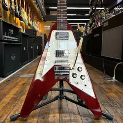 GIBSON CUSTOM SHOP 1967 MAHOGANY FLYING V REISSUE 2007 CHERRY W/VIBROLA, CASE