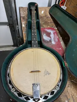 THE GIBSON BANJO