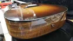 WALNUT BURST GUITAR