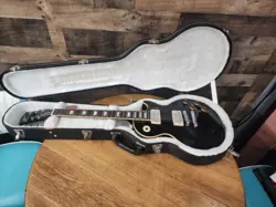 2009 GIBSON LES PAUL STANDARD EBONY WITH OHSC.