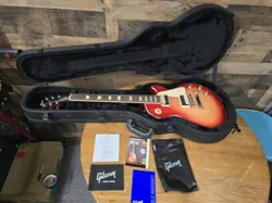 2021 GIBSON LES PAUL CLASSIC 9.8LB CHERRY SUNBURST W/OHSC MINTY