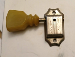 VINTAGE GIBSON DELUXE DOUBLE LINE DOUBLE RING KEYSTONE TUNER TREB SIDE  D-169400