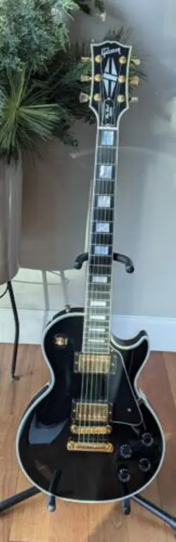 2014 CUSTOM BLACK GIBSON LES PAUL GUITAR W/ ORIGINAL CASE AND CERTIFIED PAPERS