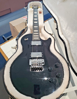 2012 U.S. MADE GIBSON LES PAUL BLACK ELECTRIC GUITAR WITH HARD CASE