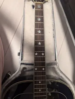 ACOUSTIC GUITAR MORRIS