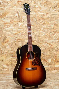 GIBSON ADVANCED JUMBO 2001