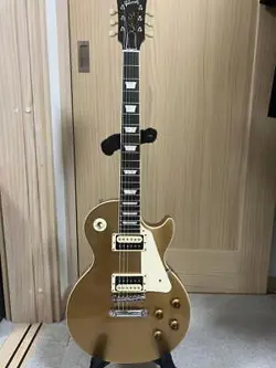 GIBSON ELECTRIC GUITAR LES PAUL CLASIC GOLD 2017 USED WITH HARD CASE FROM JAPAN