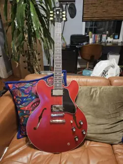 GIBSON ES-335 6 STRINGS SEMI-HOLLOW ELECTRIC GUITAR - SIXTIES CHERRY (ES3500SCNH