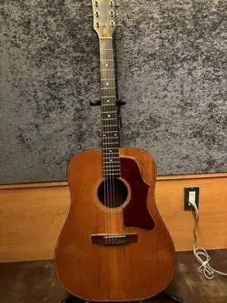 ACOUSTIC GUITAR GIBSON J-55 VINTAGE NATURAL COLOR PLEASE READ