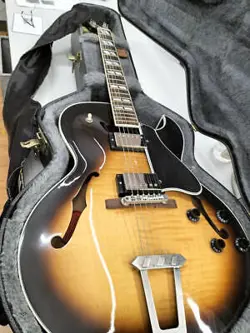 GIBSON ES-175 ELECTRIC GUITAR MAPLE BODY W/ HARD CASE - USED, MINOR SCRATCHES