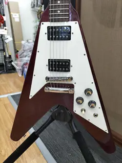 GIBSON '67 FLYING V ELECTRIC GUITAR, MAHOGANY BODY, ROSEWOOD FRETBOARD, 1995