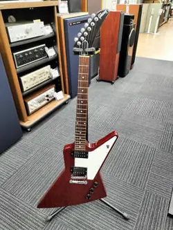 GIBSON EXPLORER 2017 T HERITAGE CHERRY WITH HARD CASE, USED, SOME SCRATCHES