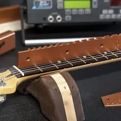 SCALE GUITAR