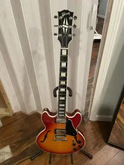 GIBSON SEMI HOLLOW - MIDTOWN CUSTOM