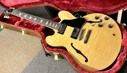 GIBSON ES-335 FIGURED ANTIQUE NATURAL ELECTRIC GUITAR FROM JAPAN