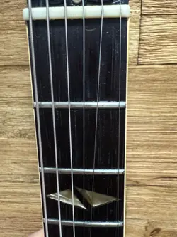 GUITAR -CHERRY