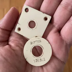 PLATE AND TOGGLE