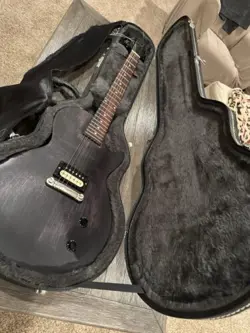 2015 GIBSON LES PAUL CM ELECTRIC GUITAR W/ G-FORCE TUNER AND HARDSHELL CASE