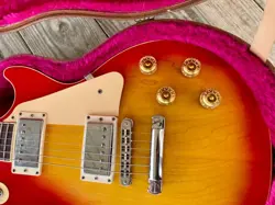SUNBURST W/ GIBSON