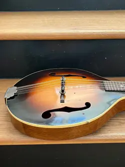 C.1965 GIBSON A40 MANDOLIN, SUNBURST SPRUCE TOP, MAHOGANY SIDES AND BACK