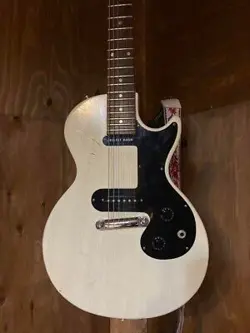 GIBSON MELODY MAKER ELECTRIC GUITAR WHITE