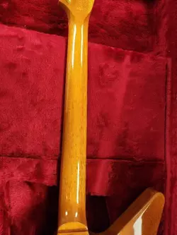 GUITAR LEFT HANDED