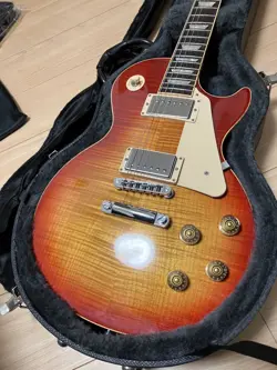 GOOD CONDITION MADE BY GIBSON LESPAUL TRADITIONAL 2012
