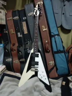 MICHAEL SCHENKER FLYING V FERNANDES FV-85MS WITH GIBSON HARD CASE