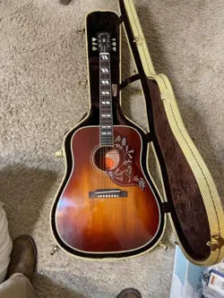 BEAUTIFUL 2017 GIBSON HUMMINGBIRD ACOUSTIC ELECTRIC GUITAR.