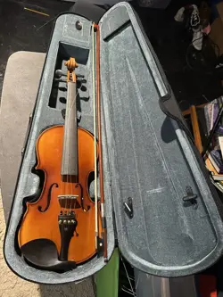 HANDCRAFTED VIOLIN