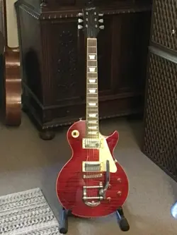 EPIPHONE LES PAUL  LIMITED EDITION WITH NEW CASE AND EPIPHONE BIGSBY, BY GIBSON