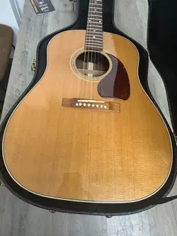 GIBSON ACOUSTIC GUITAR J-15 WITH ORIGINAL HARD CASE MADE IN 2016 EXCELLENT