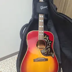 GIBSON HUMMINGBIRD SUNBURST