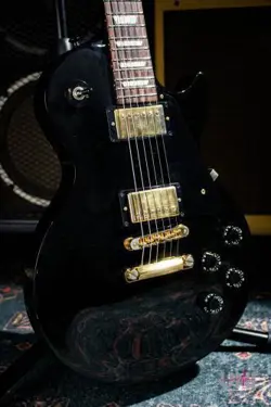 GIBSON LES PAUL STUDIO / 2004 TRACKING NUMBER