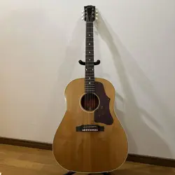 ACOUSTIC GUITAR GIBSON J-50 2001 NATURAL GOOD CONDITION WITH HARD CASE