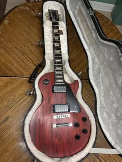 GIBSON LES PAUL STUDIO SATIN CHERRY ELECTRIC GUITAR WITH HARD CASE