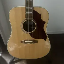 GIBSON HUMMINGBIRD STUDIO / ACOUSTIC GUITAR W/ SEMI-HC
