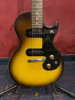 GIBSON MELODY MAKER / ELECTRIC GUITAR W/ SC MADE IN USA