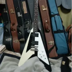 MICHAEL SCHENKER FERNANDES FV 85MS FLYING V ELECTRIC GUITAR W/GIBSON CASE