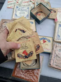 HUGE LOT VINTAGE STRINGS BELL BRAND GIBSON DEAN MARTIN GUITAR HARP VIOLIN BANJO 